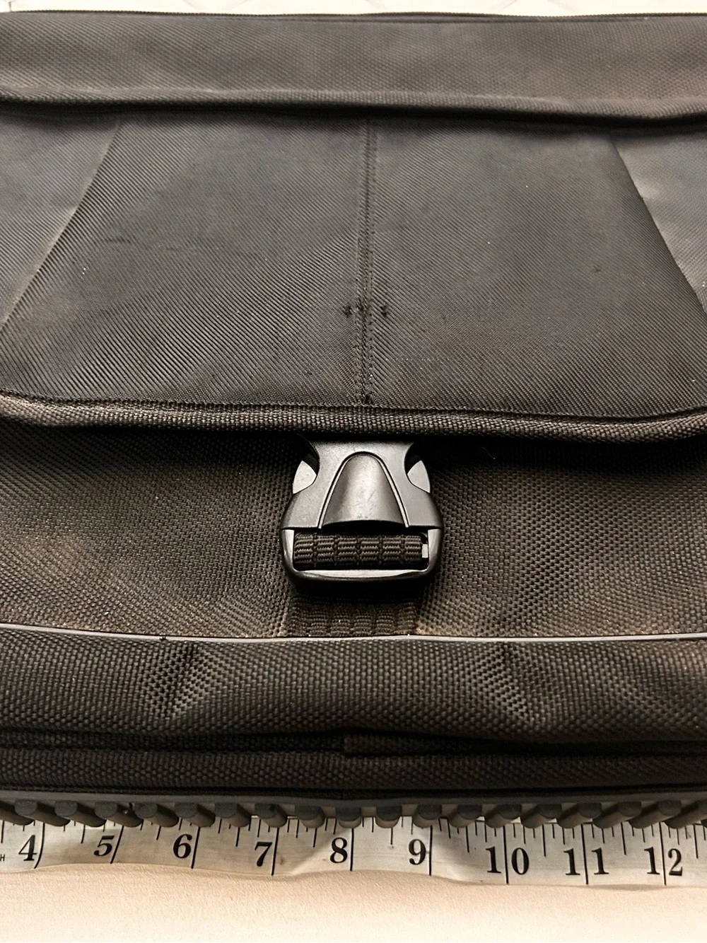 Men's Black Laptop Messenger Bag with Adjustable Shoulder Strap Vargus